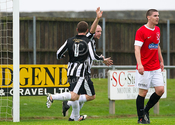 Deveronvale 0 v Wick 4  035 p _MDR2529 Craig Shearer Davie Allan celebrating Craig Shearer goal