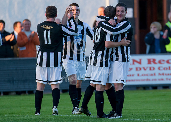 Wick - celebrating Richard MacAdie's 1st goal of the game