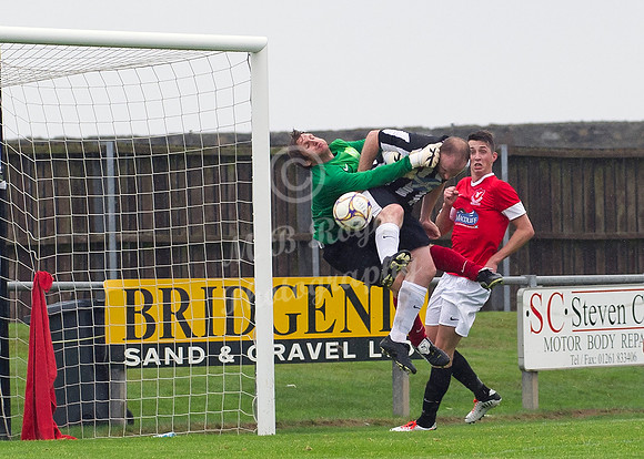 Deveronvale 0 v Wick 4  031 p _MDR2523 Craig Shearer Darren McConnachie - 1st goal Craig Shearer