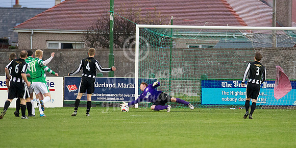 Buckie Thistle 2 v Wick Academy 1 SHFL 30/11/2013