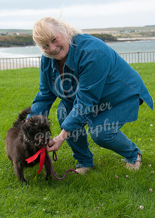 Scrufts 011 p _DSC6627  June Burns and Glen - 1st Waggiest Tail